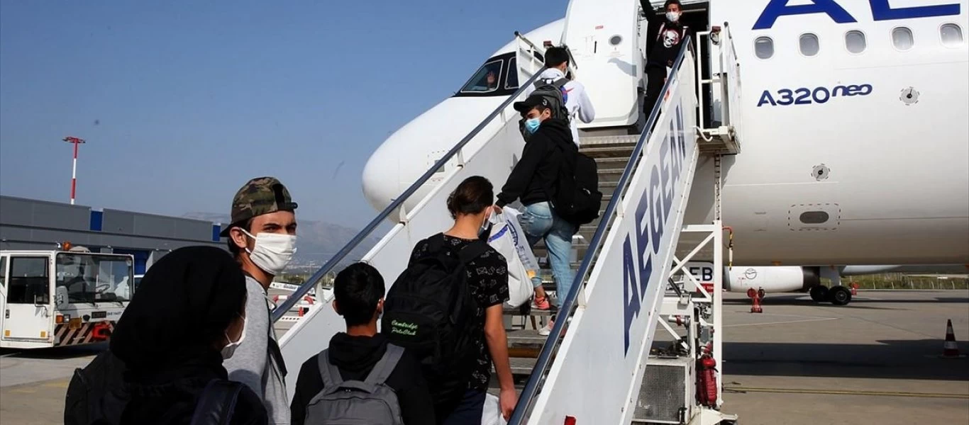 Αναχώρησε η πρώτη ομάδα ασυνόδευτων ανηλίκων που θα μετεγκατασταθούν στη Γαλλία - Η ανακοίνωση του υπ. Μετανάστευσης